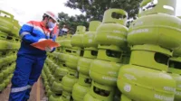 LPG 3 kg, pengecer LPG, sub-pangkalan LPG, beli gas melon, harga gas terbaru, distribusi LPG, gas subsidi murah, KTP beli gas, stok LPG aman, daftar sub-pangkalan, aplikasi Pertamina, MerchantApps LPG, aturan LPG 2025, solusi gas langka, kebijakan ESDM, subsidi energi, tabung gas lpg 3 kg, Cara Daftar jadi Penjual Gas