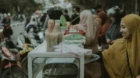 buka puasa sehat, gula darah stabil, makanan berserat, pola makan, karbohidrat kompleks, protein sehat, air putih, puasa lancar, hindari gula, makanan sehat